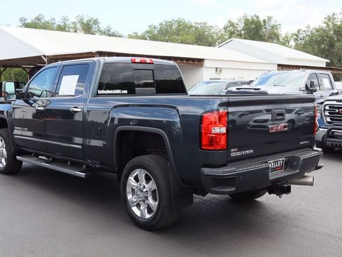 Used 2019 GMC Sierra 2500 Denali w/ Duramax Plus Package AWD/4WD image 7