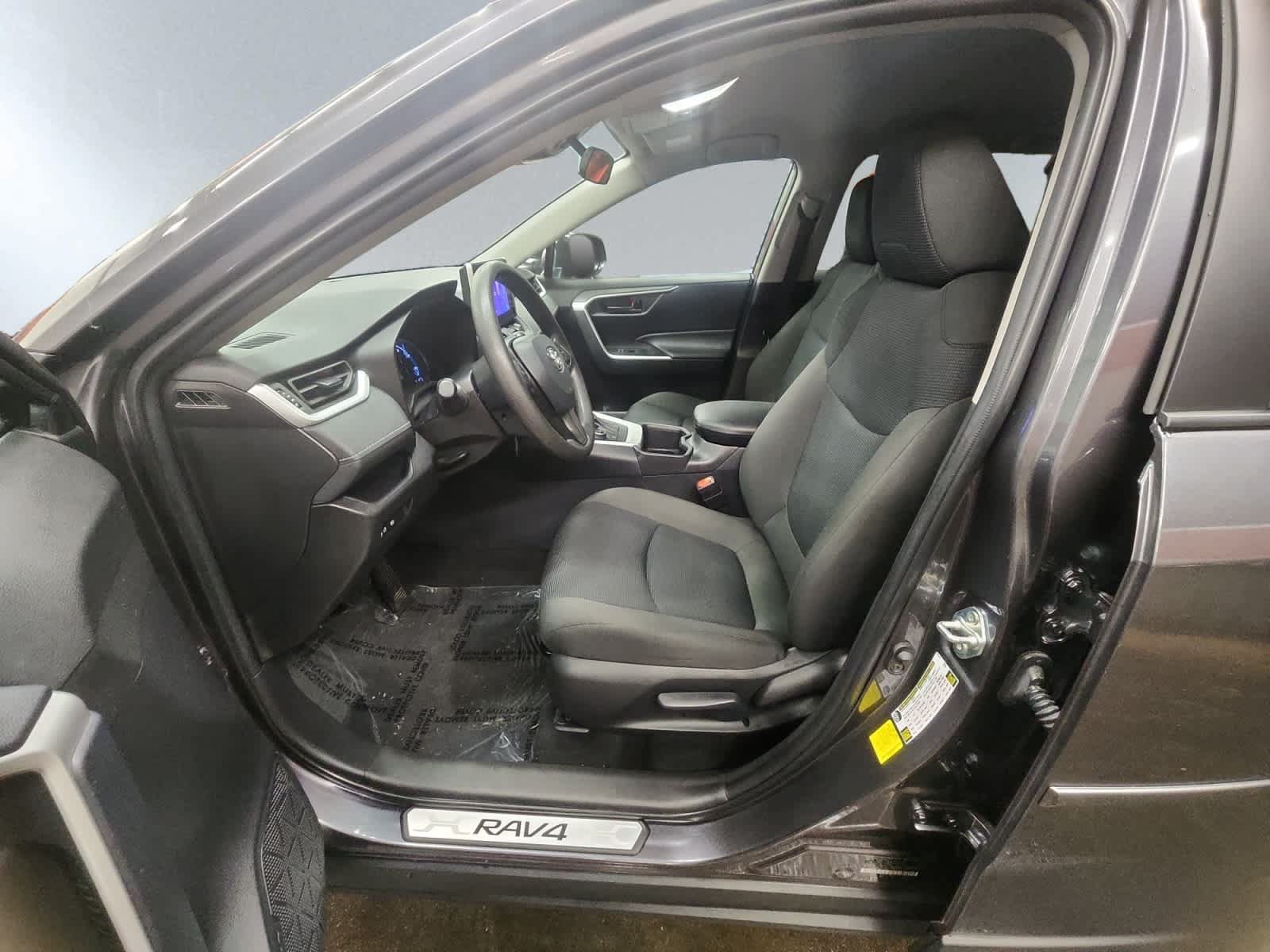 Used 2025 Toyota RAV4 LE AWD/4WD image 6