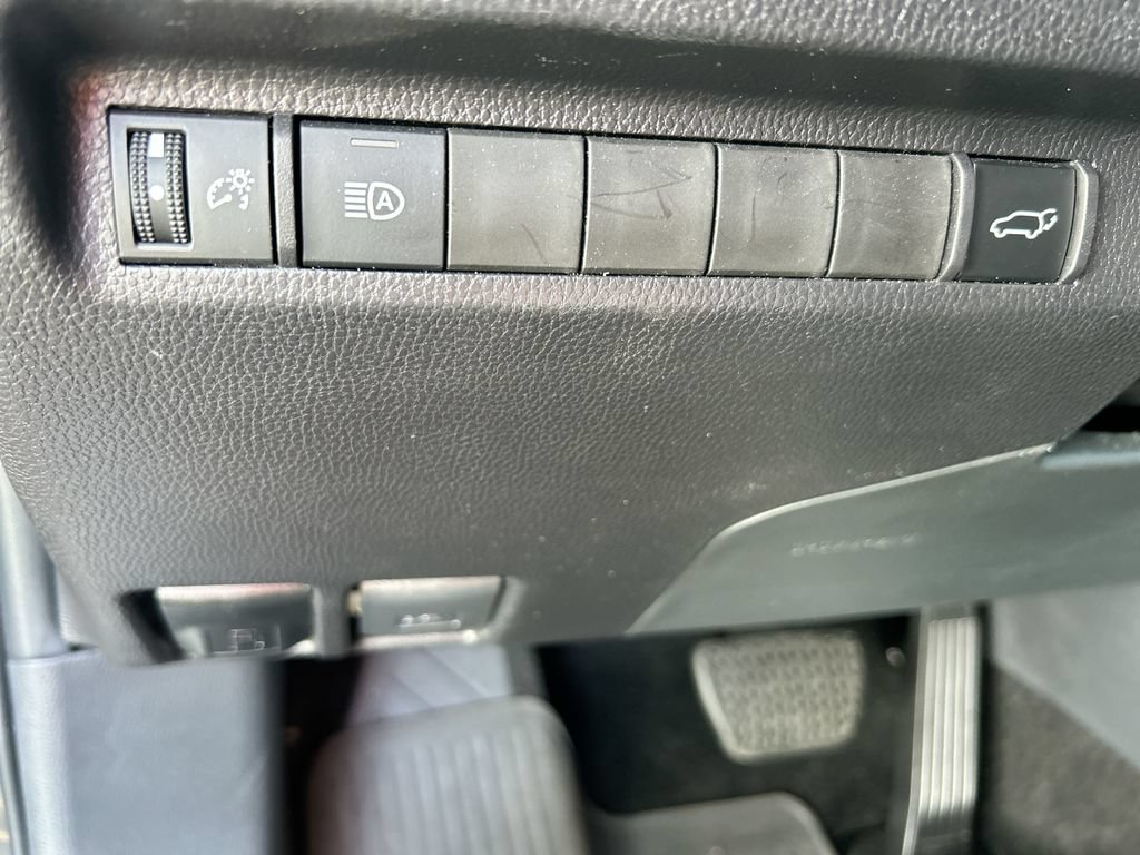 Used 2025 Toyota RAV4 XLE w/ Convenience Package FWD image 14