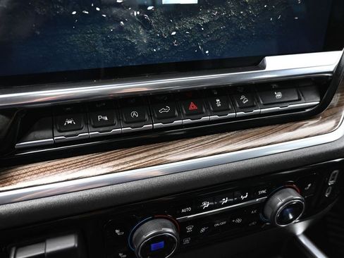 Used 2024 Chevrolet Silverado 1500 LT Trail Boss w/ LT Trail Boss Premium Package image 16