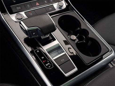 Used 2025 Audi Q8 Premium w/ Convenience Package image 15