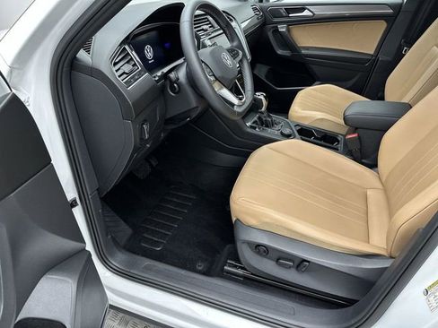 Used 2022 Volkswagen Tiguan SE image 12