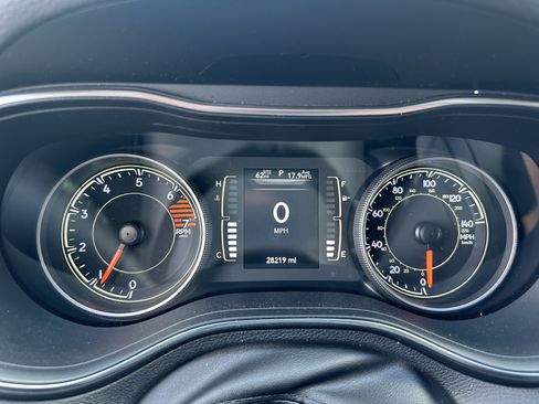 Used 2019 Jeep Cherokee Latitude Plus AWD/4WD image 15