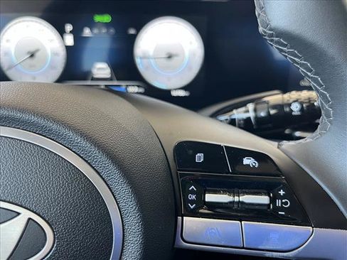 Used 2025 Hyundai Elantra SEL FWD image 21