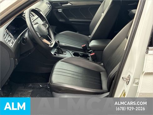 Used 2024 Volkswagen Tiguan SE image 14