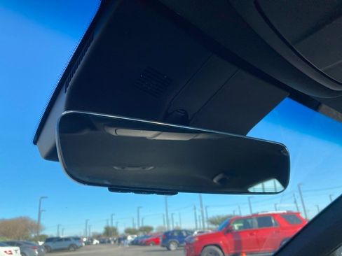 Used 2025 Genesis G70 2.5T image 27