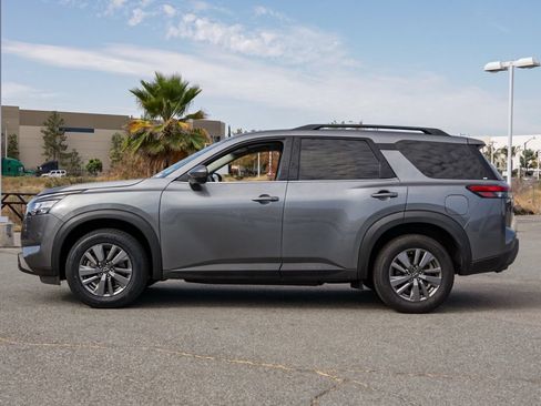 Used 2025 Nissan Pathfinder SV FWD image 7