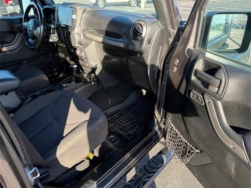 Used 2018 Jeep Wrangler Unlimited Sport S image 14