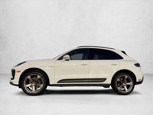 Used 2024 Porsche Macan image 2