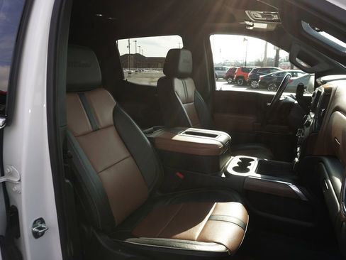 Used 2022 Chevrolet Silverado 1500 High Country w/ Technology Package image 27