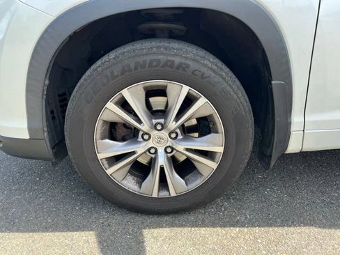 Used 2015 Toyota Highlander XLE AWD/4WD image 10