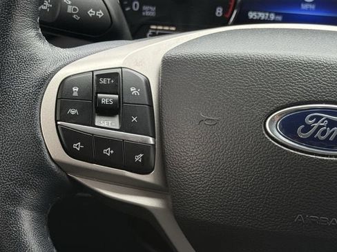 Used 2022 Ford Explorer XLT w/ Equipment Group 202A RWD image 13