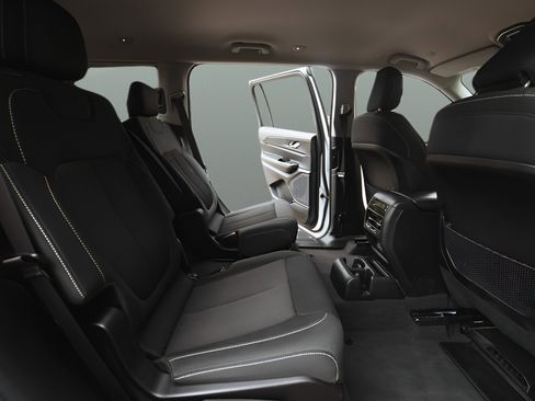 Used 2023 Jeep Grand Cherokee L Laredo image 19