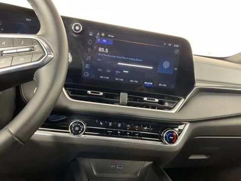 Used 2025 Chevrolet Equinox LT FWD image 18