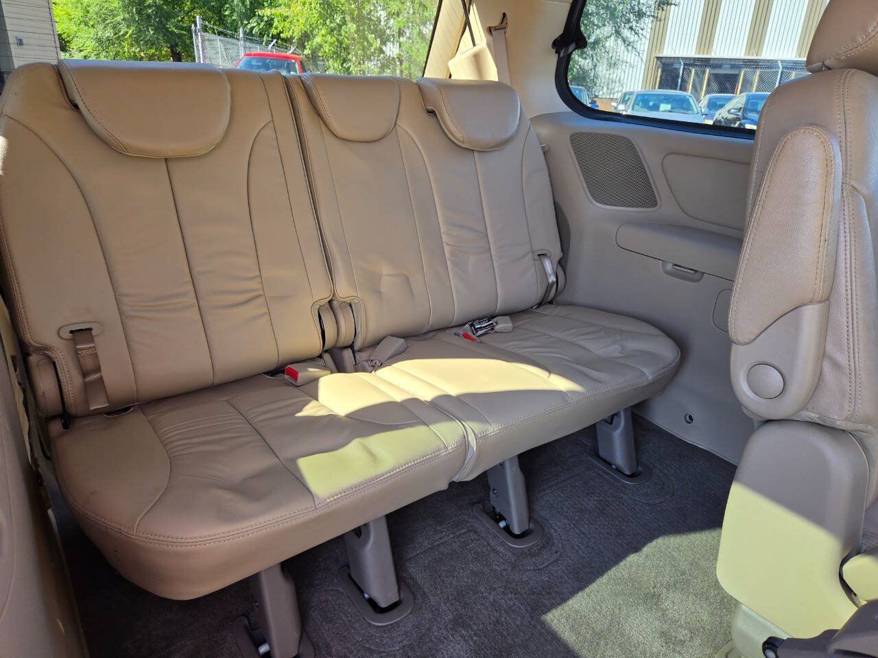 Used 2012 Kia Sedona EX w/ Luxury Pkg FWD image 27