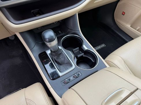 Used 2018 Toyota Highlander Limited Platinum image 13