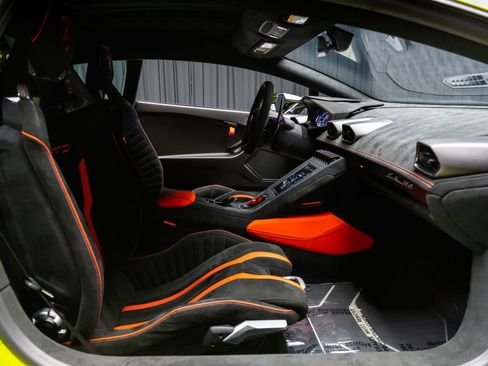Used 2021 Lamborghini Huracan STO RWD image 72