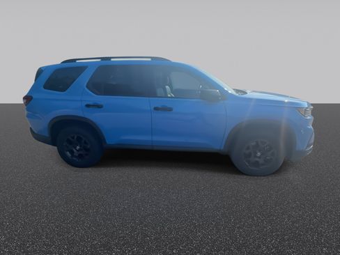 Certified 2025 Honda Pilot TrailSport image 10