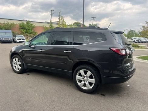 Used 2017 Chevrolet Traverse LT w/ Style and Technology Package FWD image 6