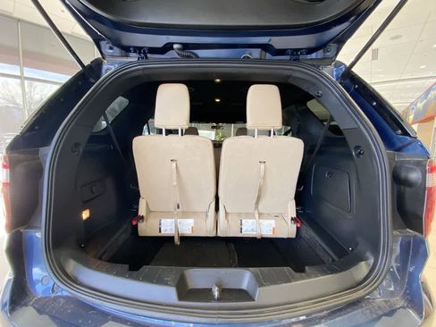 Used 2017 Ford Explorer XLT image 26