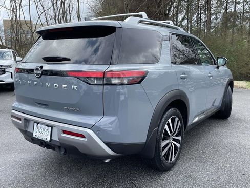 Used 2024 Nissan Pathfinder Platinum image 3