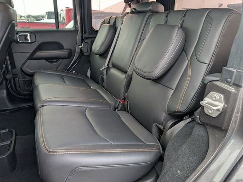 Used 2024 Jeep Wrangler Unlimited Sahara image 12