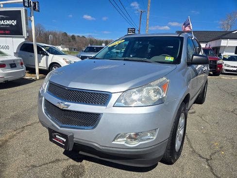 Used 2012 Chevrolet Traverse LS FWD image 2