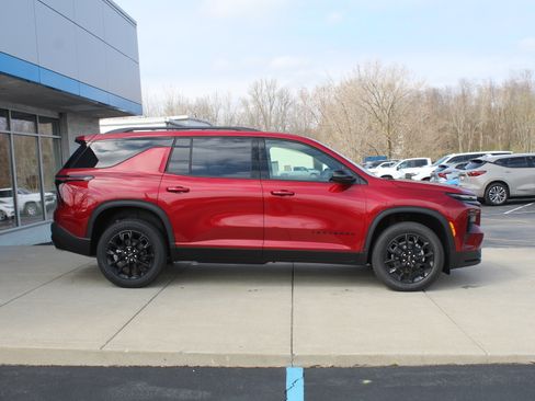 New 2026 Chevrolet Traverse LT image 3