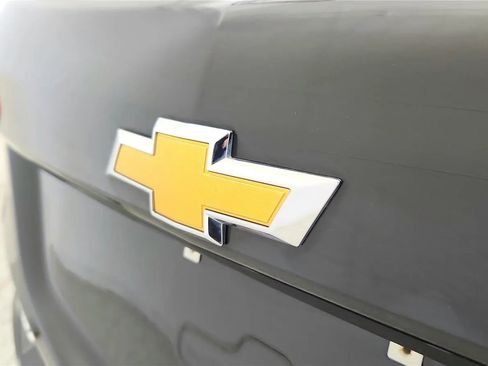 Used 2024 Chevrolet Equinox LT w/ LPO, Floor Liner Package FWD image 16