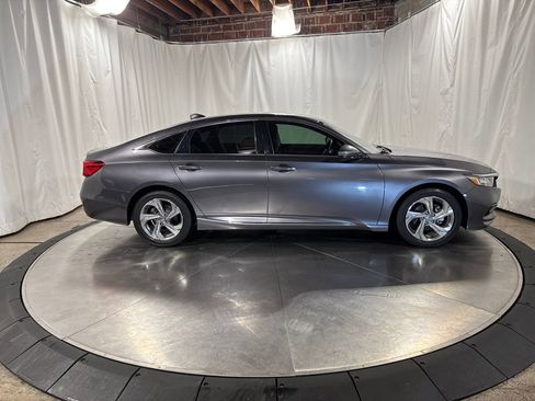 Used 2018 Honda Accord EX image 10