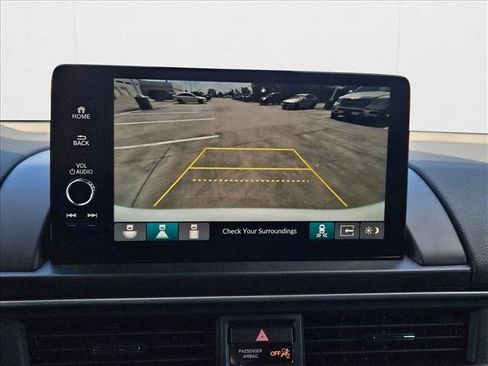 New 2025 Honda Pilot Touring image 13