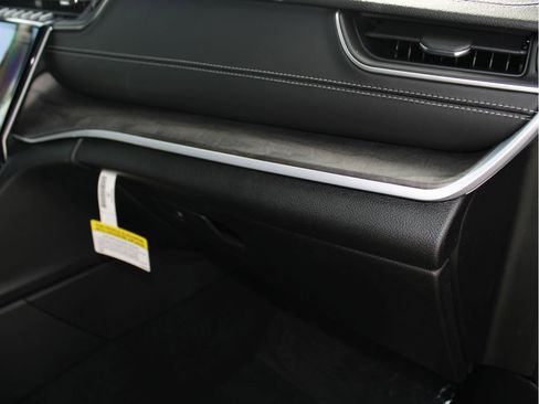 New 2025 Jeep Grand Cherokee Limited image 35