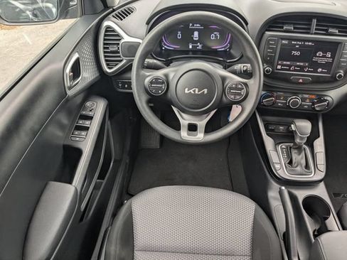Certified 2025 Kia Soul LX w/ LX Technology Package FWD image 16