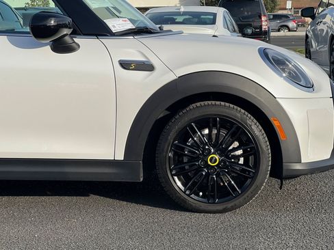 Used 2024 MINI Cooper SE w/ Signature Upholstery Package image 36