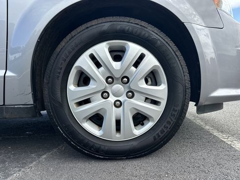 Used 2016 Dodge Grand Caravan American Value Package image 13