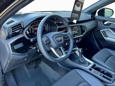Used 2025 Audi Q3 2.0T Premium w/ Convenience Plus Package AWD/4WD image 8