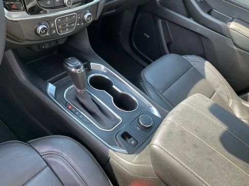 Used 2020 Chevrolet Traverse LT w/ LT Premium Package FWD image 17
