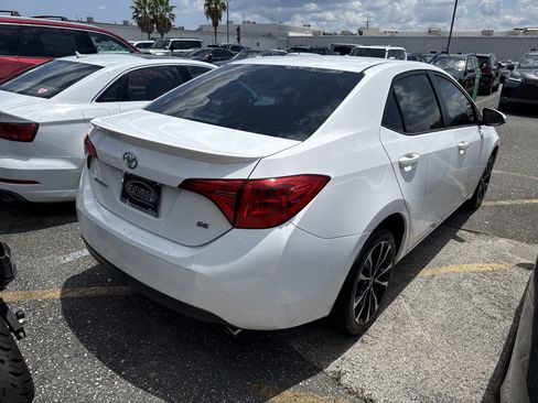 Used 2018 Toyota Corolla SE FWD image 4