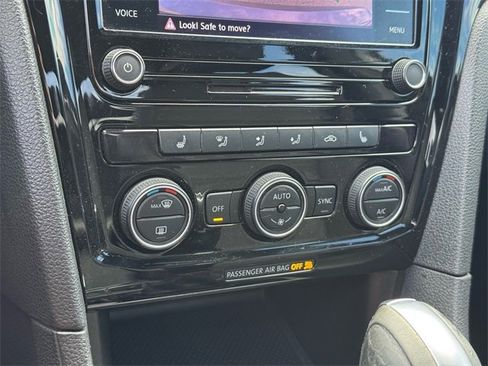Certified 2022 Volkswagen Passat 2.0T R-Line image 23