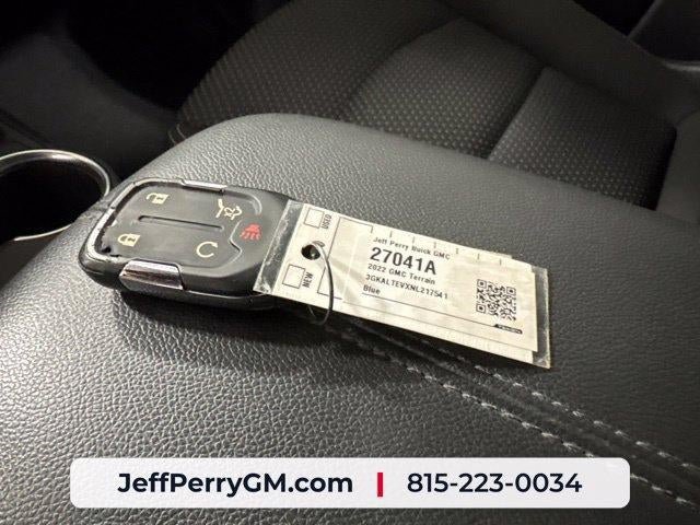 Used 2022 GMC Terrain SLE w/ Driver Convenience Package AWD/4WD image 30