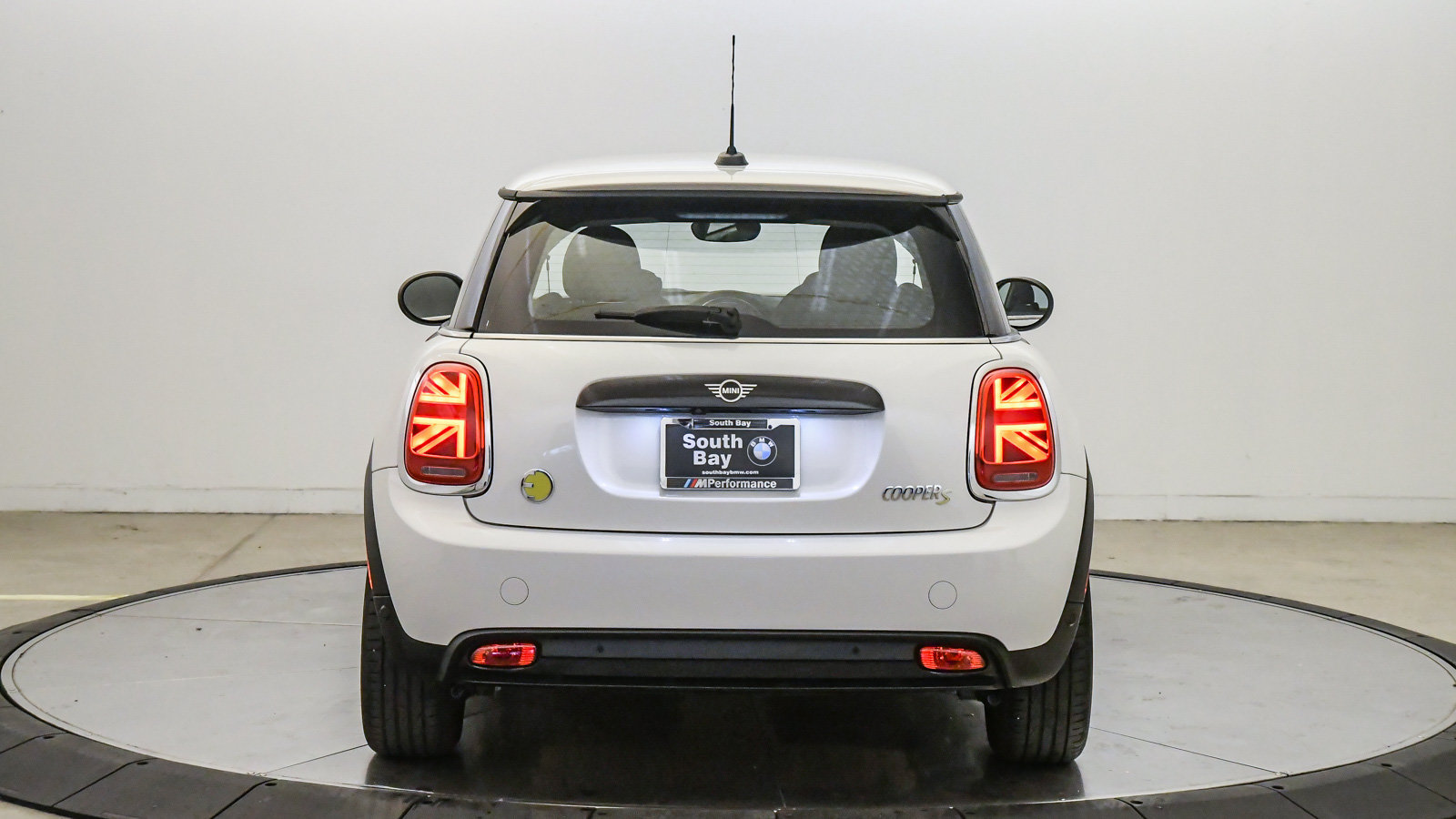 Used 2024 MINI Cooper SE FWD image 3