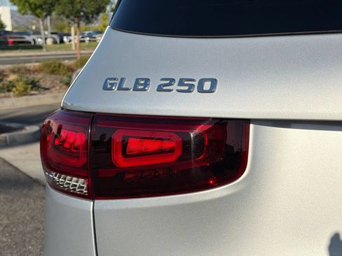 Used 2022 Mercedes-Benz GLB 250 image 13