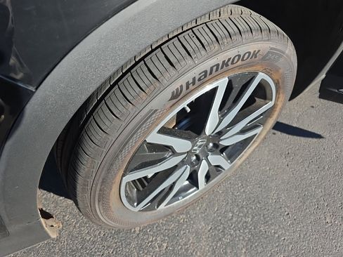 Used 2021 Honda Pilot Touring image 18