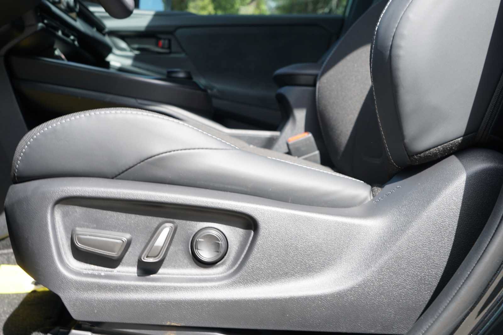 Used 2026 Toyota C-HR AWD/4WD image 16
