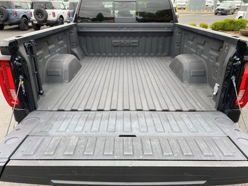 Used 2023 GMC Sierra 1500 SLT image 9