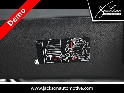 New 2025 Volvo XC90 B6 Core w/ Protection Package image 27