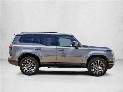 Used 2024 Lexus GX 550 w/ Accessory Package (Z1) AWD/4WD image 4