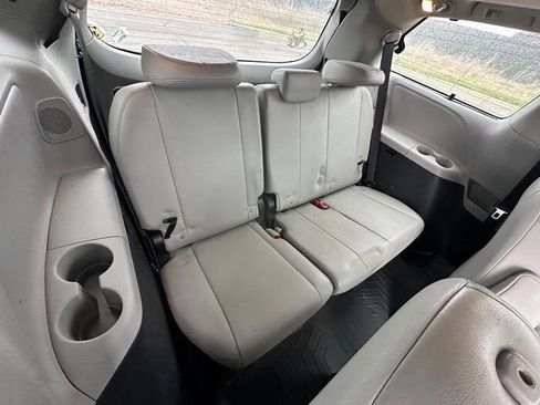 Used 2015 Toyota Sienna Limited Premium image 30