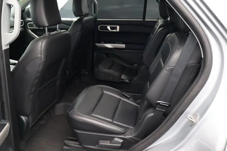 Used 2023 Ford Explorer XLT w/ Equipment Group 202A AWD/4WD image 15
