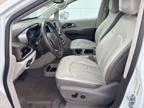 Used 2018 Chrysler Pacifica Touring-L Plus w/ Advanced Safetytec Group image 11